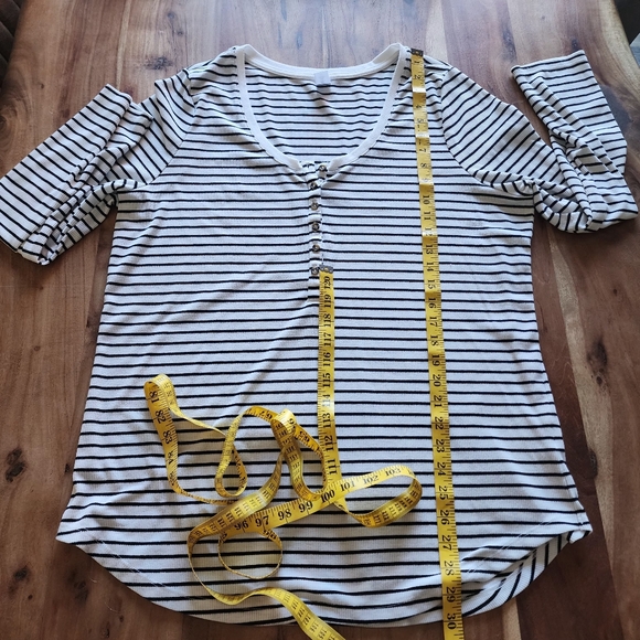 2/20$ Old navy black/ white striped long sleeves knit sweater, XXL - Picture 9 of 11